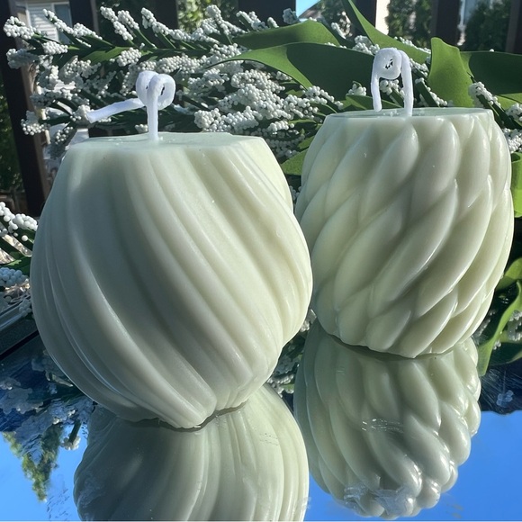 set of 2! 3D twisted pillar candle. Hand poured soy wax bee wax eco friendly. - Picture 1 of 2